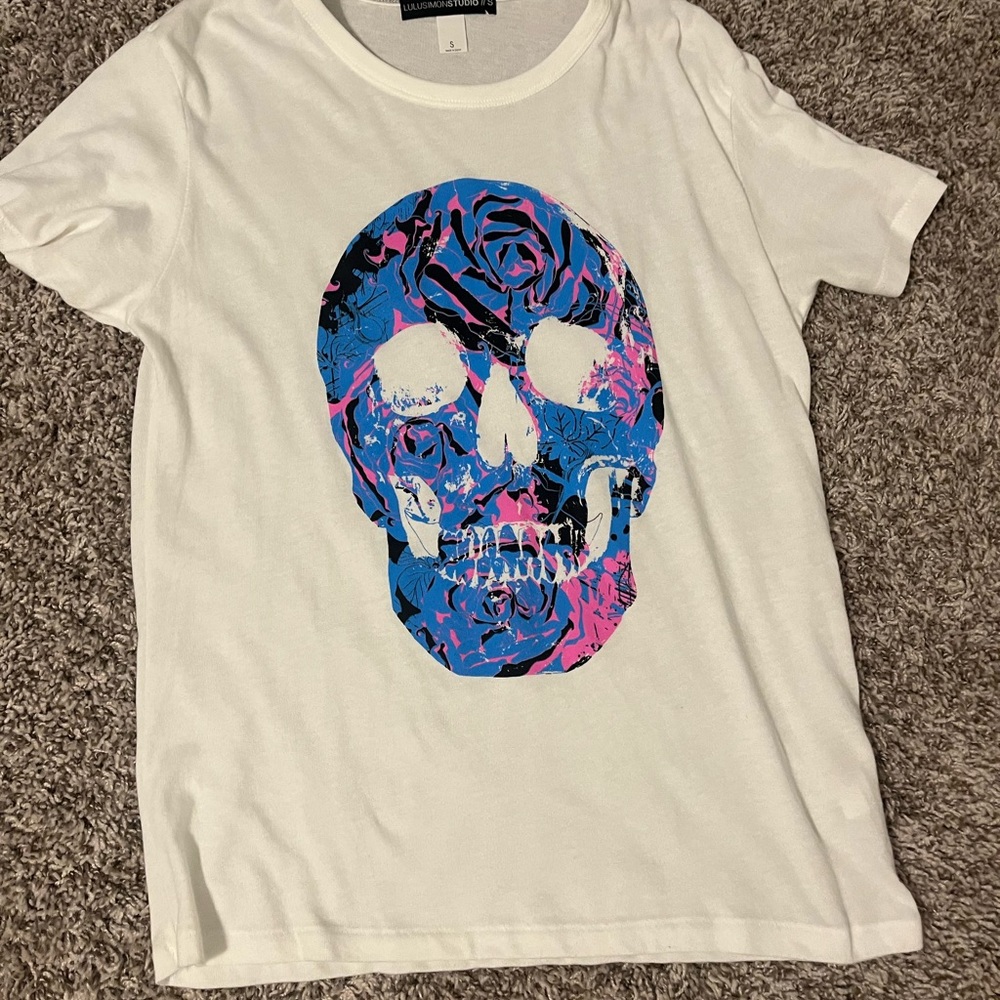 VICI white skull t shirt small
